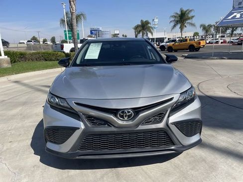 Used 2022 Toyota Camry SE image 3