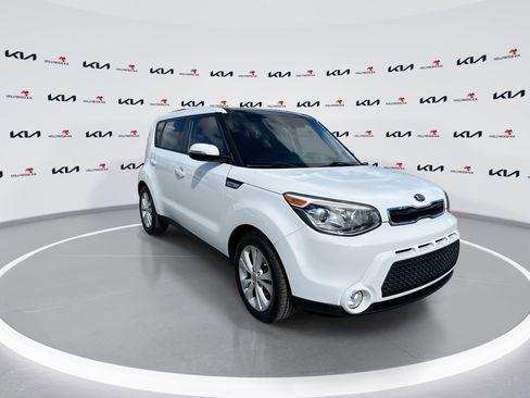 Used 2016 Kia Soul ! w/ Premium Package image 2