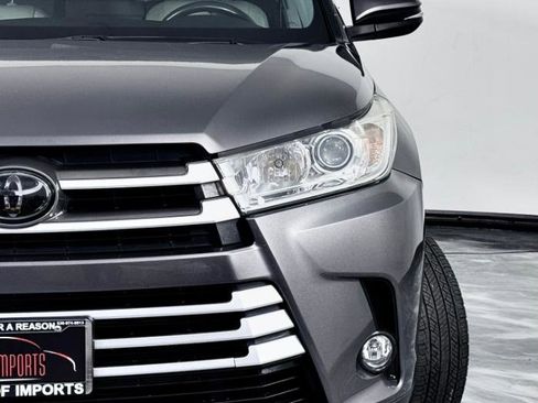 Used 2019 Toyota Highlander XLE AWD/4WD image 6