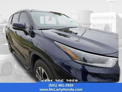 Used 2021 Toyota Highlander XLE FWD image 4