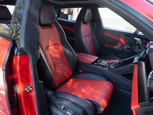 Used 2022 Lamborghini Urus AWD/4WD image 21