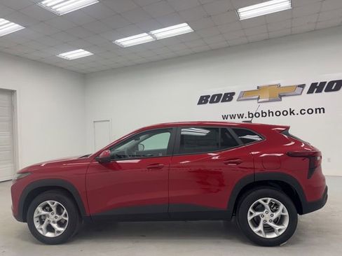 New 2026 Chevrolet Trax LS w/ LS Convenience Package FWD image 8