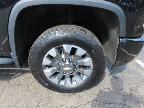 Used 2024 Chevrolet Silverado 2500 Custom w/ Z71 Off-Road Package image 16