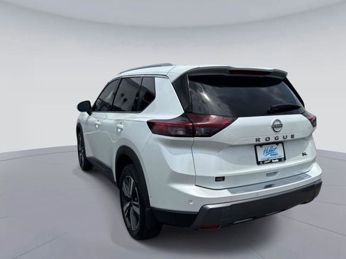 Used 2024 Nissan Rogue SL w/ SL Premium Package FWD image 6