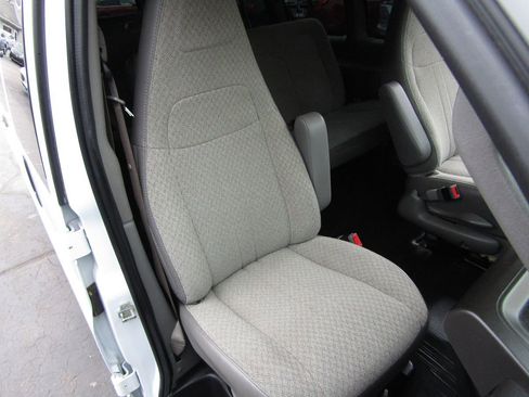 Used 2023 GMC Savana 3500 LS RWD image 27