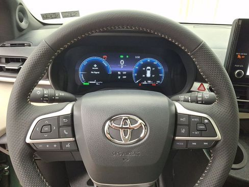 Used 2026 Toyota Sienna Limited FWD image 19