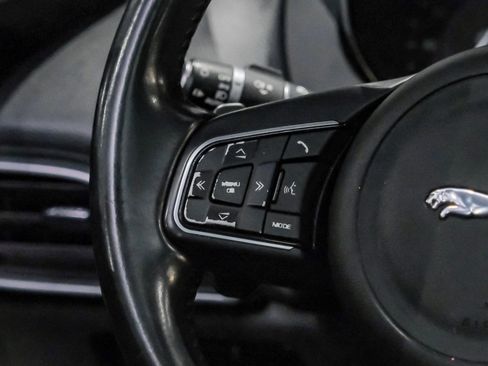 Used 2017 Jaguar F-PACE Premium image 15
