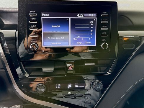 Used 2021 Toyota Camry SE image 18