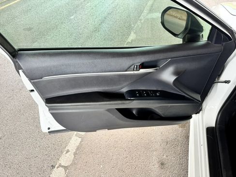 Used 2018 Toyota Camry SE FWD image 9