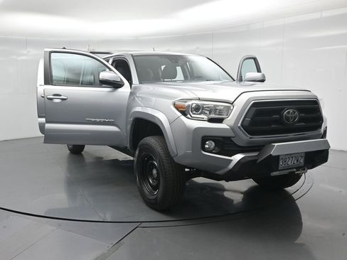 Used 2020 Toyota Tacoma SR5 AWD/4WD image 30