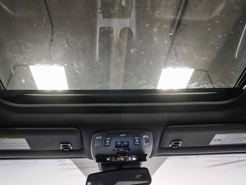 Used 2024 Toyota Sienna XSE w/ XSE Plus Package image 17