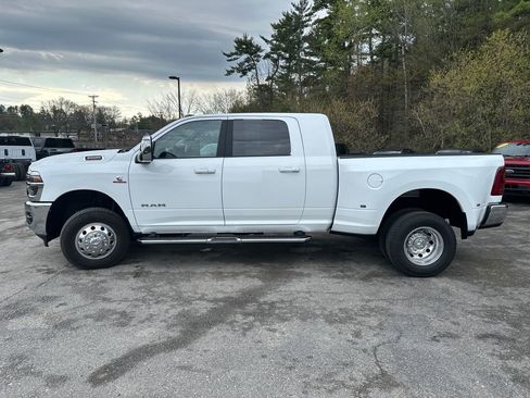 Used 2026 RAM 3500 Laramie AWD/4WD image 2