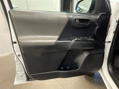 Used 2019 Toyota Tacoma SR image 10