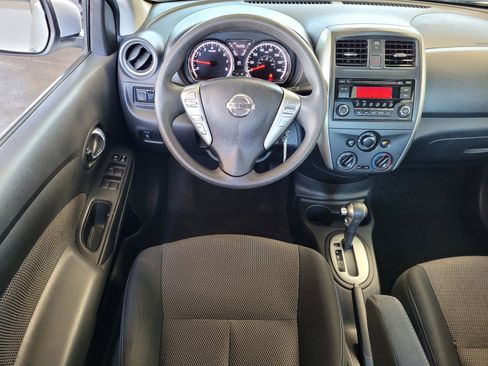 Certified 2016 Nissan Versa SV FWD image 7