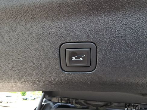Used 2025 Chevrolet Tahoe Z71 AWD/4WD image 34