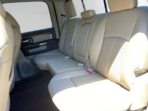Used 2018 RAM 1500 Laramie w/ Convenience Group AWD/4WD image 15