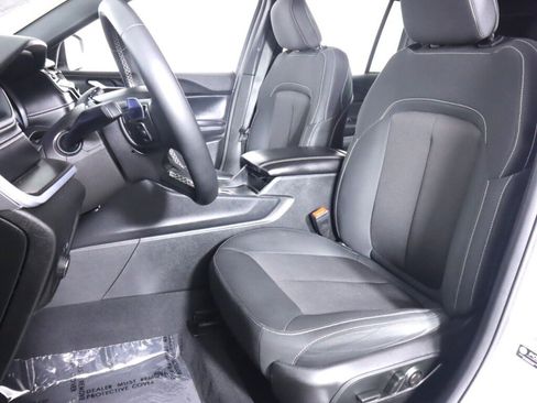 Used 2024 Jeep Grand Cherokee Laredo AWD/4WD image 29