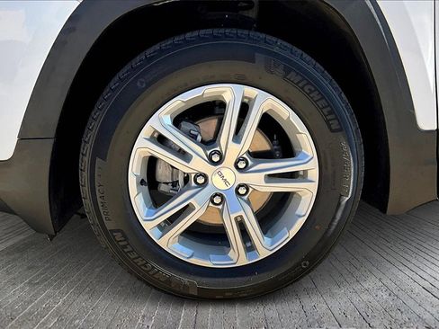 Used 2022 GMC Terrain SLE image 9