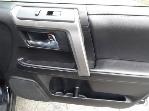 Used 2017 Toyota 4Runner 4WD image 17