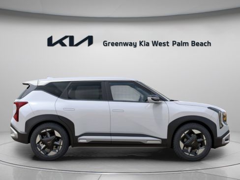 New 2027 Kia Seltos S FWD image 9