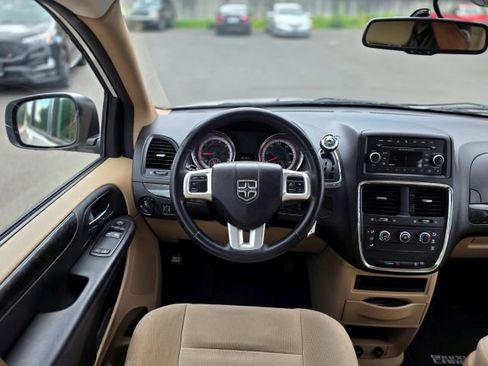Used 2015 Dodge Grand Caravan American Value Package w/ UConnect Hands-Free Group FWD image 12