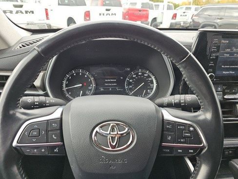Used 2021 Toyota Highlander XLE image 20