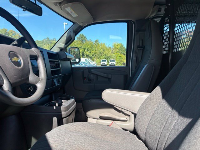 Used 2025 Chevrolet Express 2500 w/ Driver Convenience Package RWD image 28