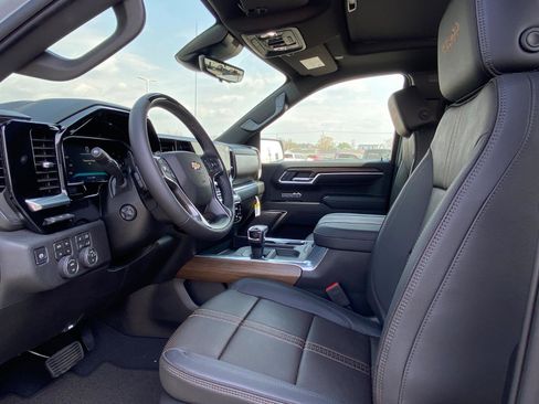 New 2026 Chevrolet Silverado 1500 High Country w/ Technology Package AWD/4WD image 16