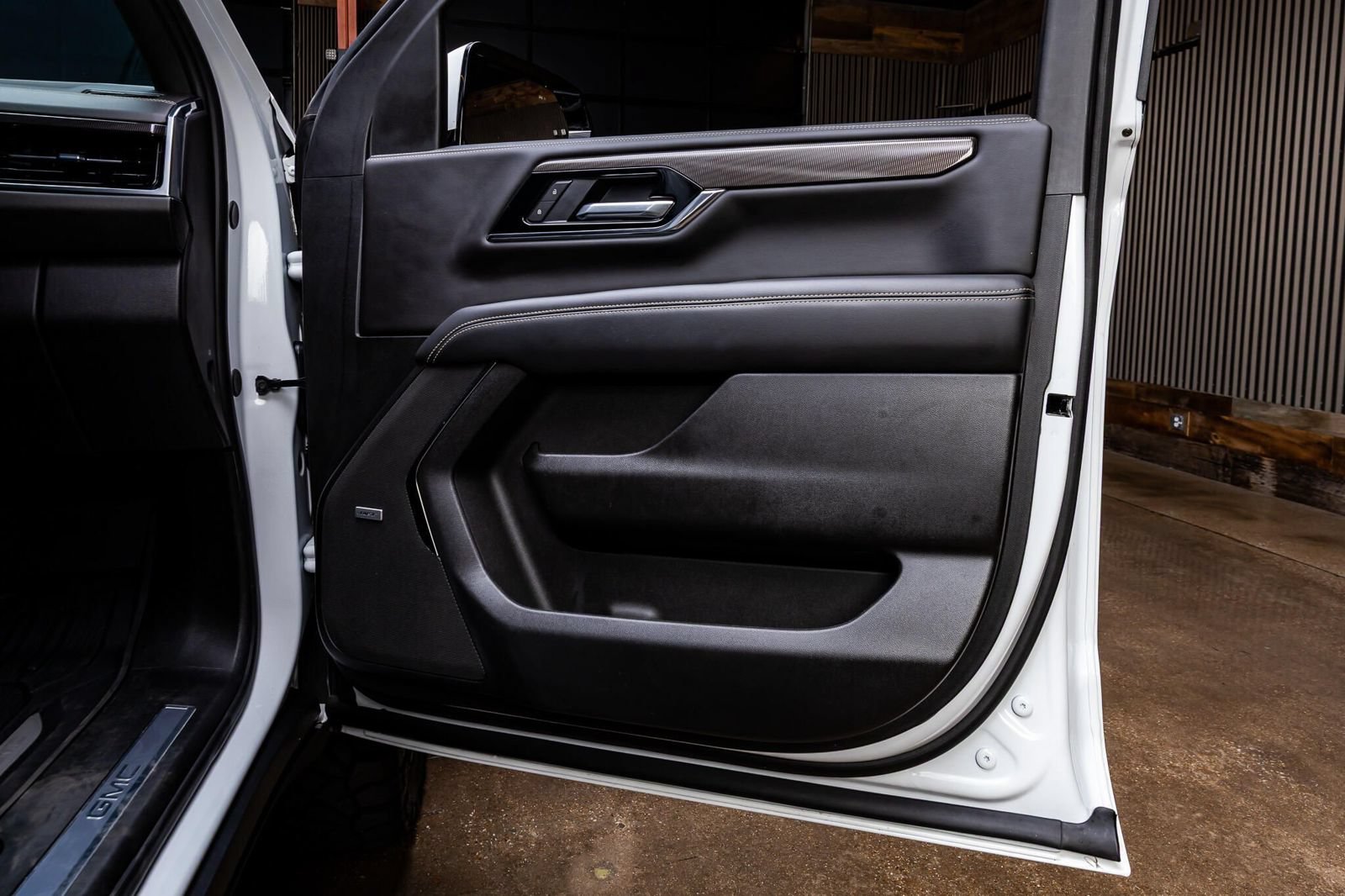 Used 2026 GMC Yukon Elevation w/ LPO, Floor Liner Package AWD/4WD image 34