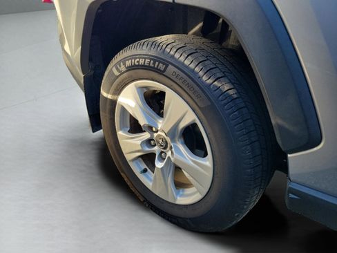 Used 2020 Toyota RAV4 XLE image 18