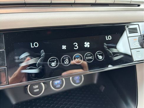 Used 2025 Genesis G70 2.5T AWD/4WD image 32