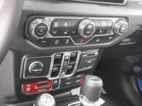 New 2025 Jeep Gladiator Willys image 21