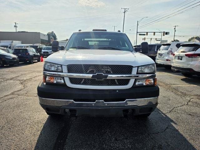 Used 2004 Chevrolet Silverado 2500 LS w/ Heavy-Duty Power Package AWD/4WD image 3