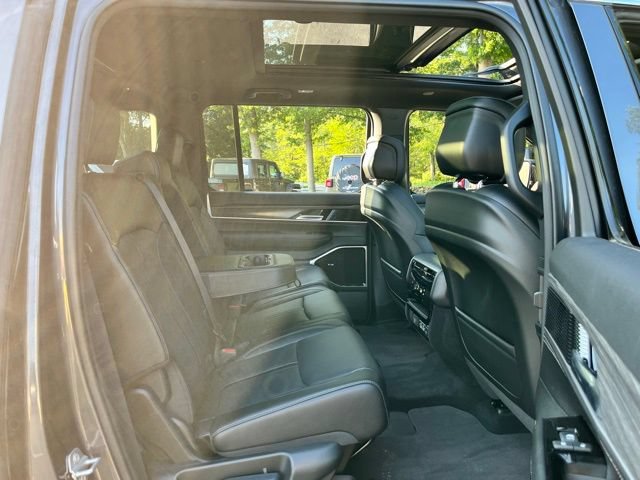 Used 2023 Jeep Wagoneer Series III w/ Premium Group I AWD/4WD image 30