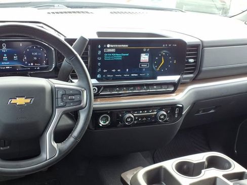 Used 2024 Chevrolet Silverado 1500 LT image 7