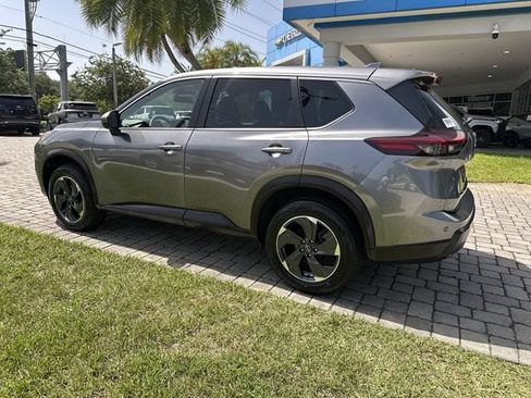 Used 2024 Nissan Rogue SV FWD image 32