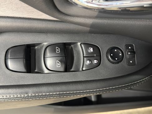 Used 2024 Nissan Murano SV AWD/4WD image 17
