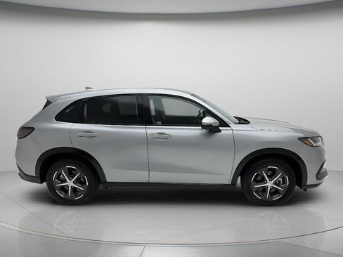 Used 2025 Honda HR-V EX-L image 3
