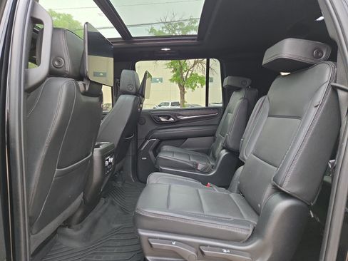 Used 2023 GMC Yukon XL Denali w/ Denali Reserve Package image 13