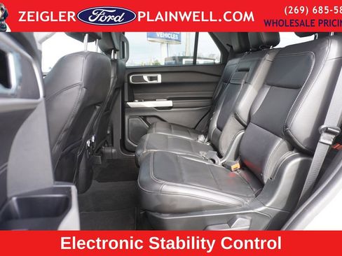 Used 2022 Ford Explorer XLT w/ Equipment Group 202A image 12