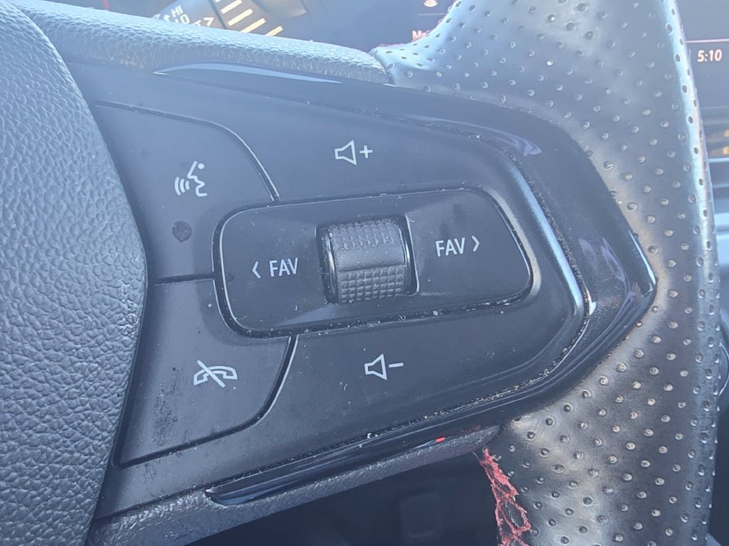 Used 2024 Chevrolet Trax RS FWD image 22