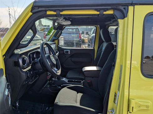 Used 2023 Jeep Wrangler Rubicon image 16