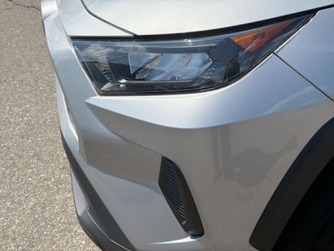 Used 2021 Toyota RAV4 LE FWD image 12