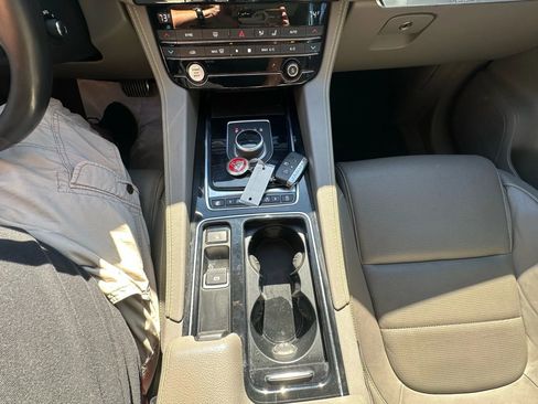 Used 2018 Jaguar F-PACE R-Sport image 43