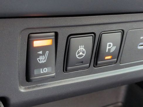 Certified 2022 Nissan Frontier SV RWD image 22