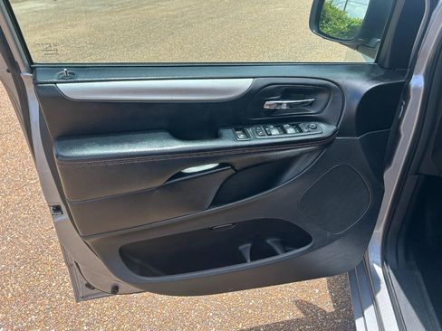 Used 2016 Dodge Grand Caravan R/T FWD image 23