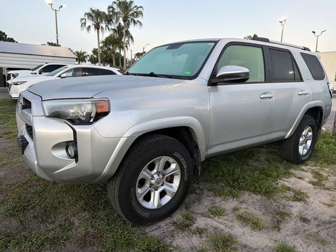 Used 2019 Toyota 4Runner SR5 AWD/4WD image 3