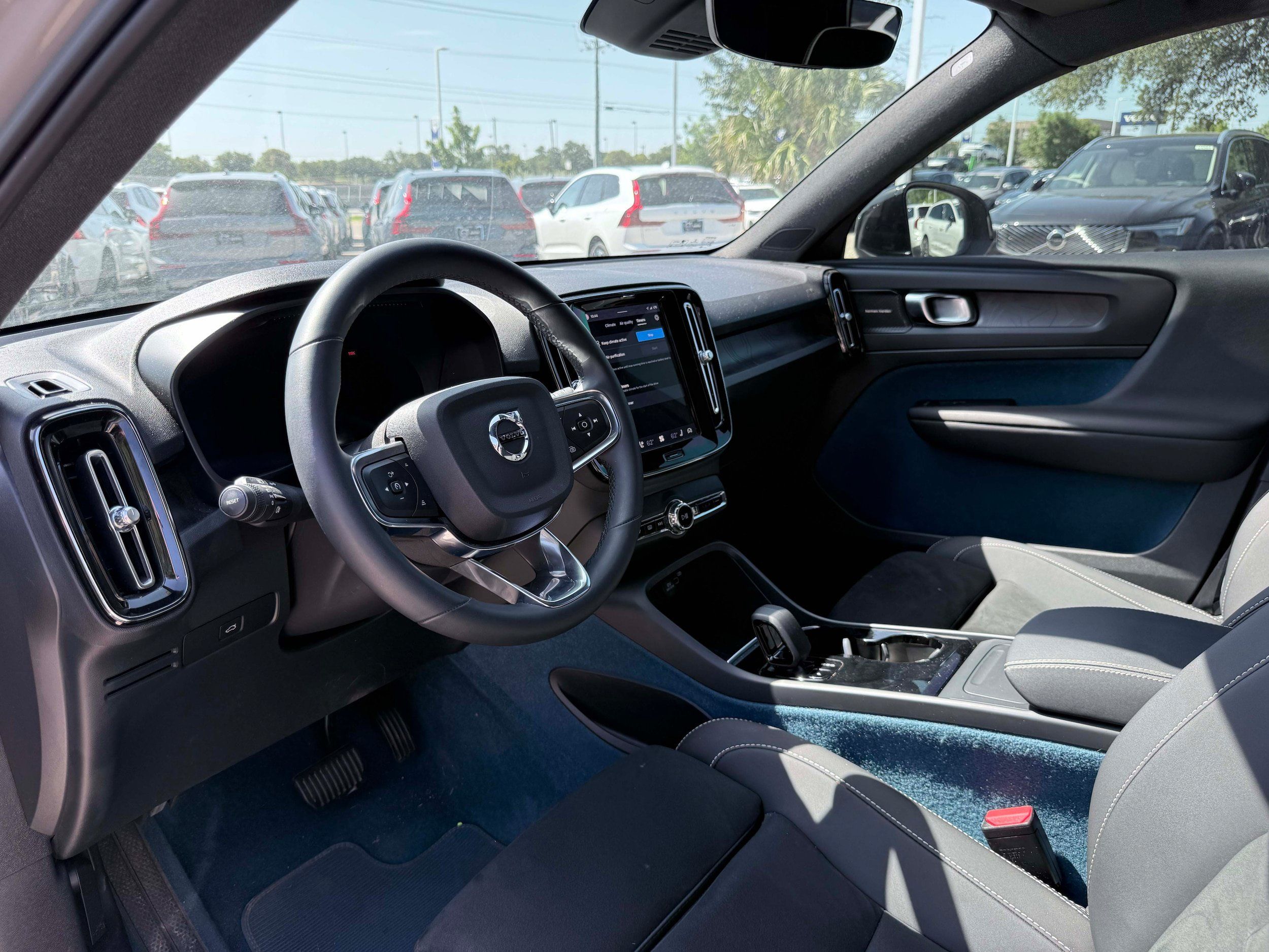 Certified 2023 Volvo XC40 Recharge Ultimate AWD/4WD image 10
