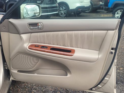 Used 2003 Toyota Camry XLE image 23