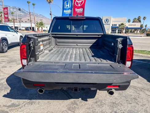 Used 2025 Honda Ridgeline Black Edition image 14